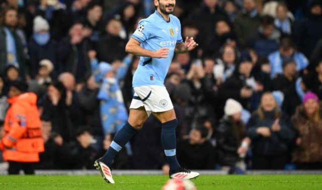 曼城官宣34岁前队长自由身离队：回归1年后再分手 签土超豪门2年